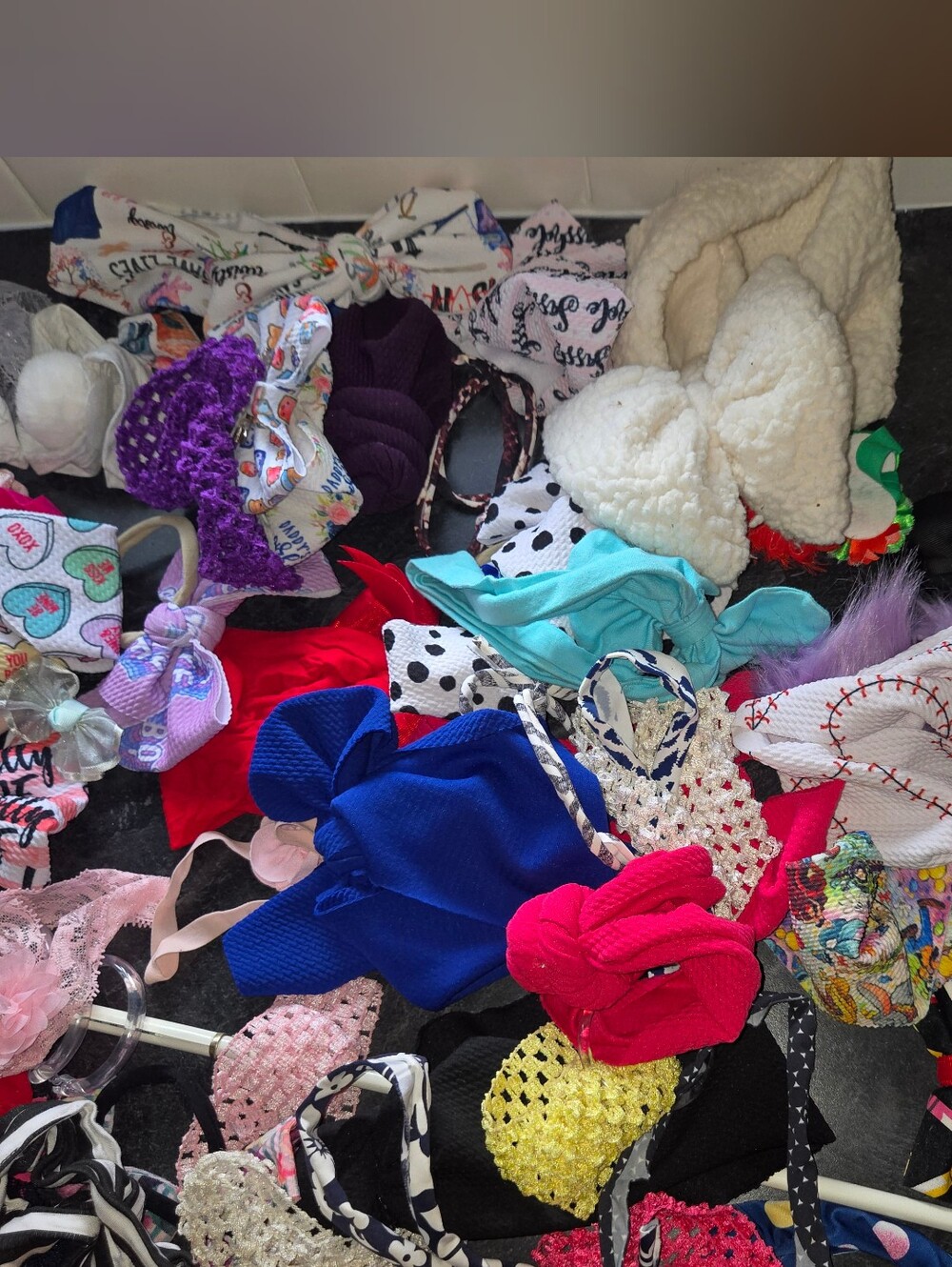 77 Headbands/bows